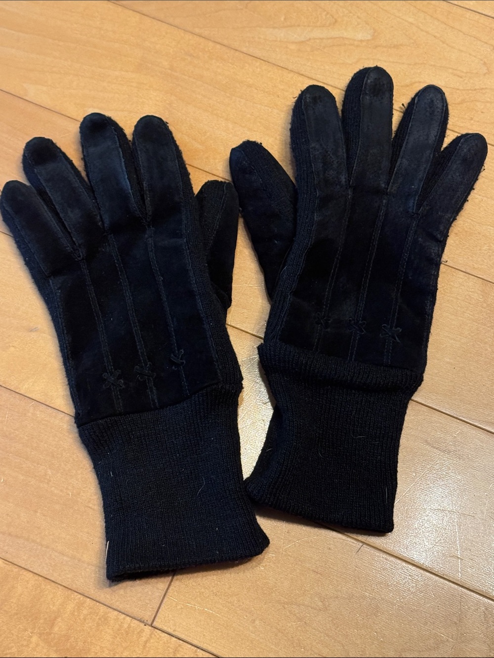 Women’s Black Suede Knit Cuff Driving Gloves - Classic Winter Accessory